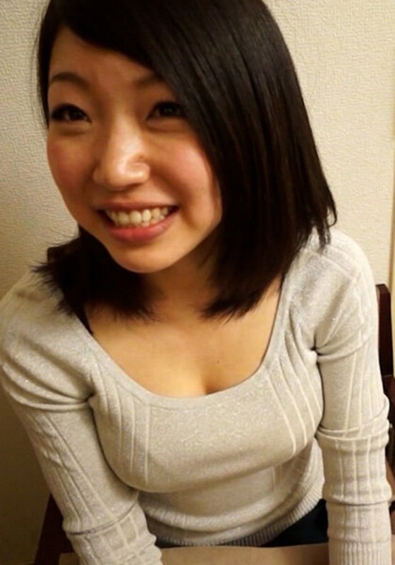 M-676 何事にも早い旦那に不満たらたらの真面目そうな保険外交員の人妻さん。保険の契約前に欲求不満解消の淫乱ハメまくりSEX！